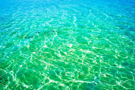 为什么海水大多是蓝、绿色？