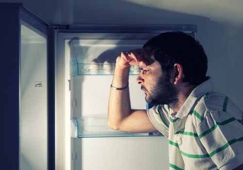 打开冰箱门能不能让室内温度下降？